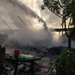 Incêndio atinge carvoaria e é controlado rapidamente pela Defesa Civil em Indiana